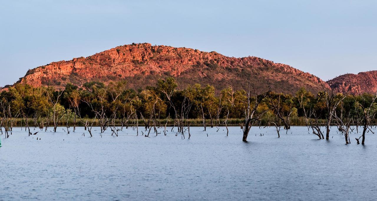 Kimberleyland Waterfront Holiday Park Kununurra Exteriör bild